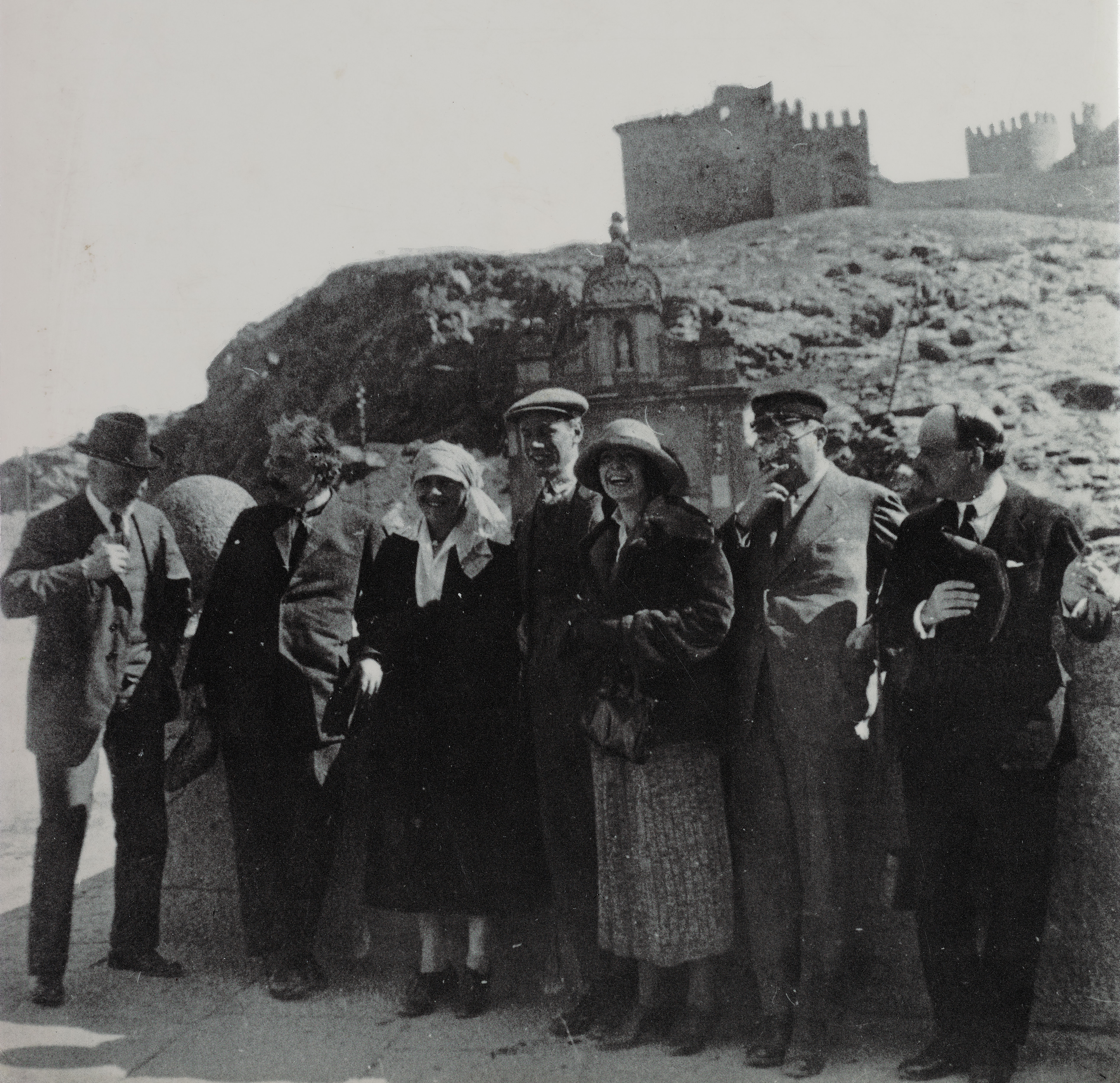 Photo of Karen Cortell Reisman’s grandparents Lina and Julius Kocherthaler with Einstein.  (Lina is to the right of Einstein, in a white kerchief, and Julius, in the cap, is beside her).