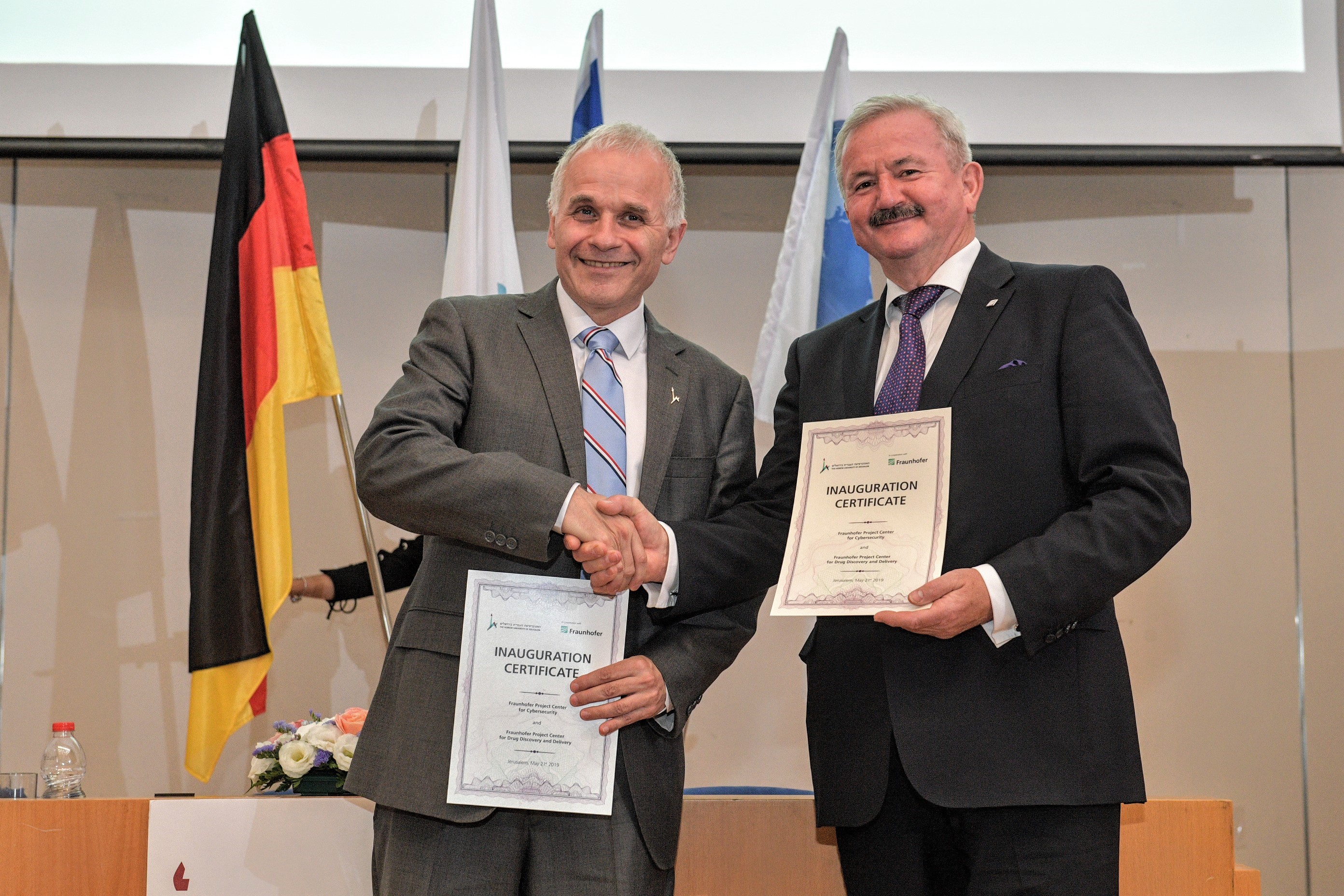 HUJI President Asher Cohen (left) and Fraunhofer-Gesellschaft President Reimund Neugebauer. Credit: Bruno Charbit